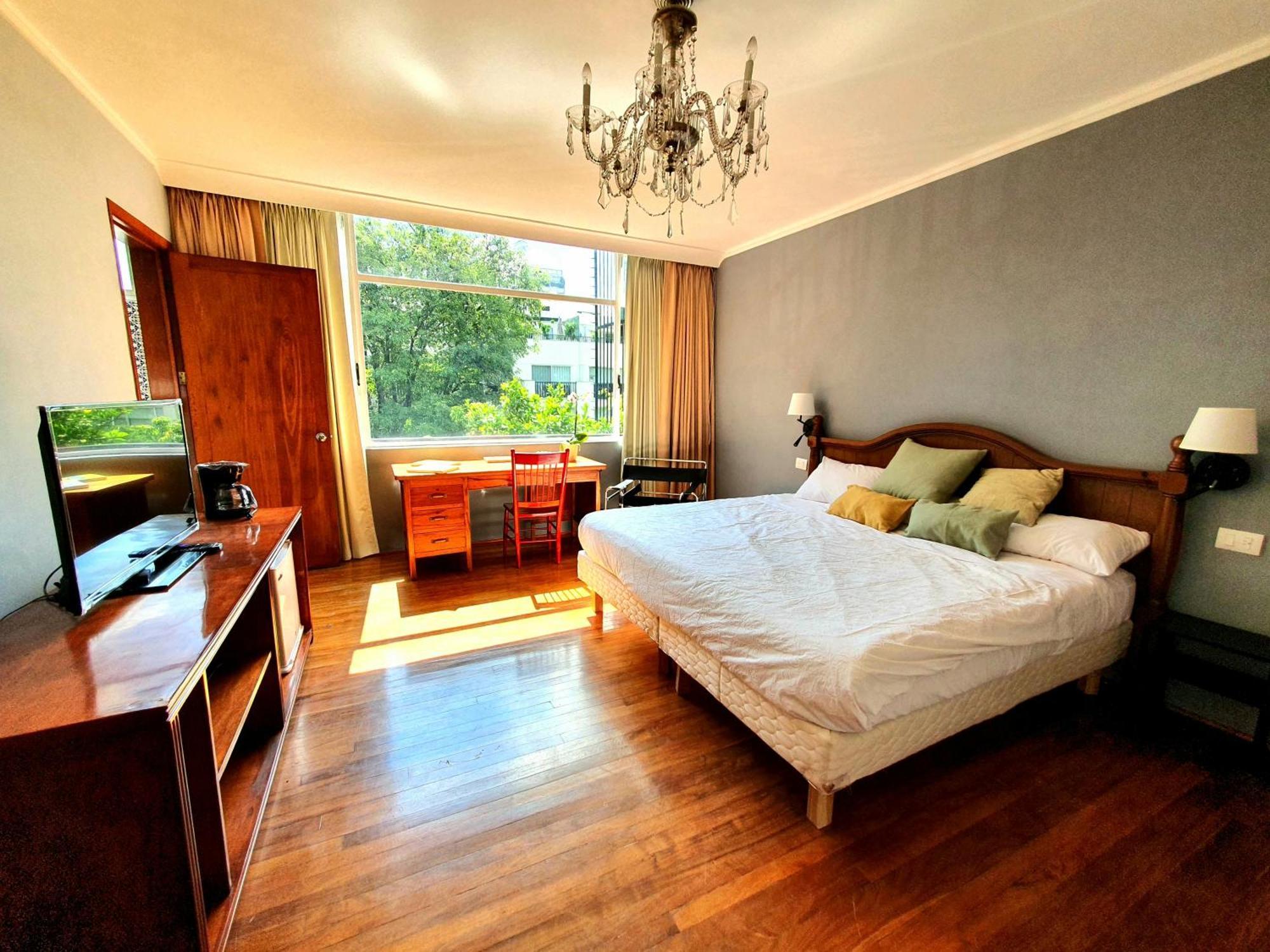Lindas Suites Eugenio Sue Mexico City Exterior photo